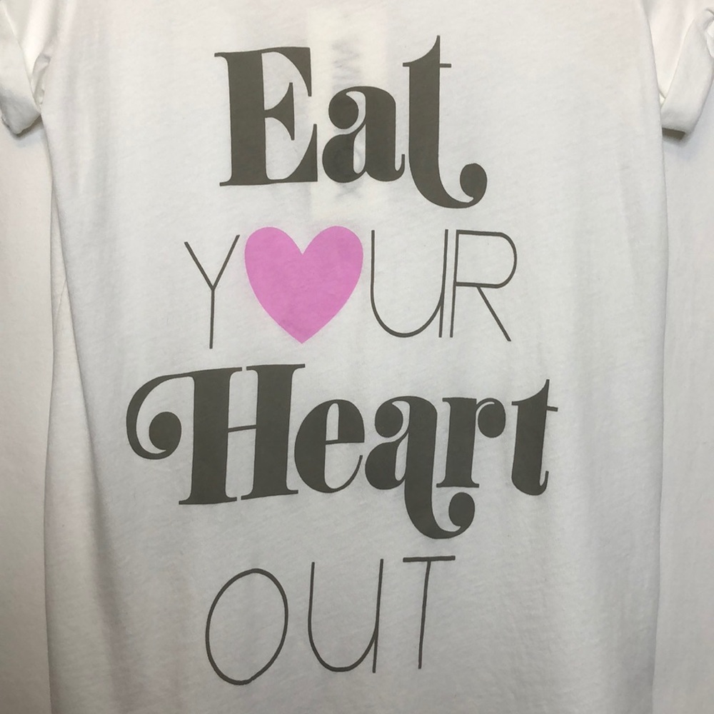 WILDFOX “Eat Your Heart Out” white t-shirt 💗 - Picture 4 of 8